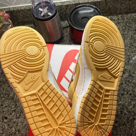 Nike Dunk Low LX - Picture 6 of 7